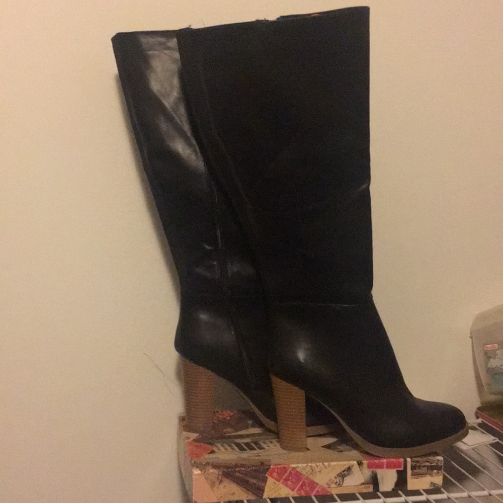 Black knee boots